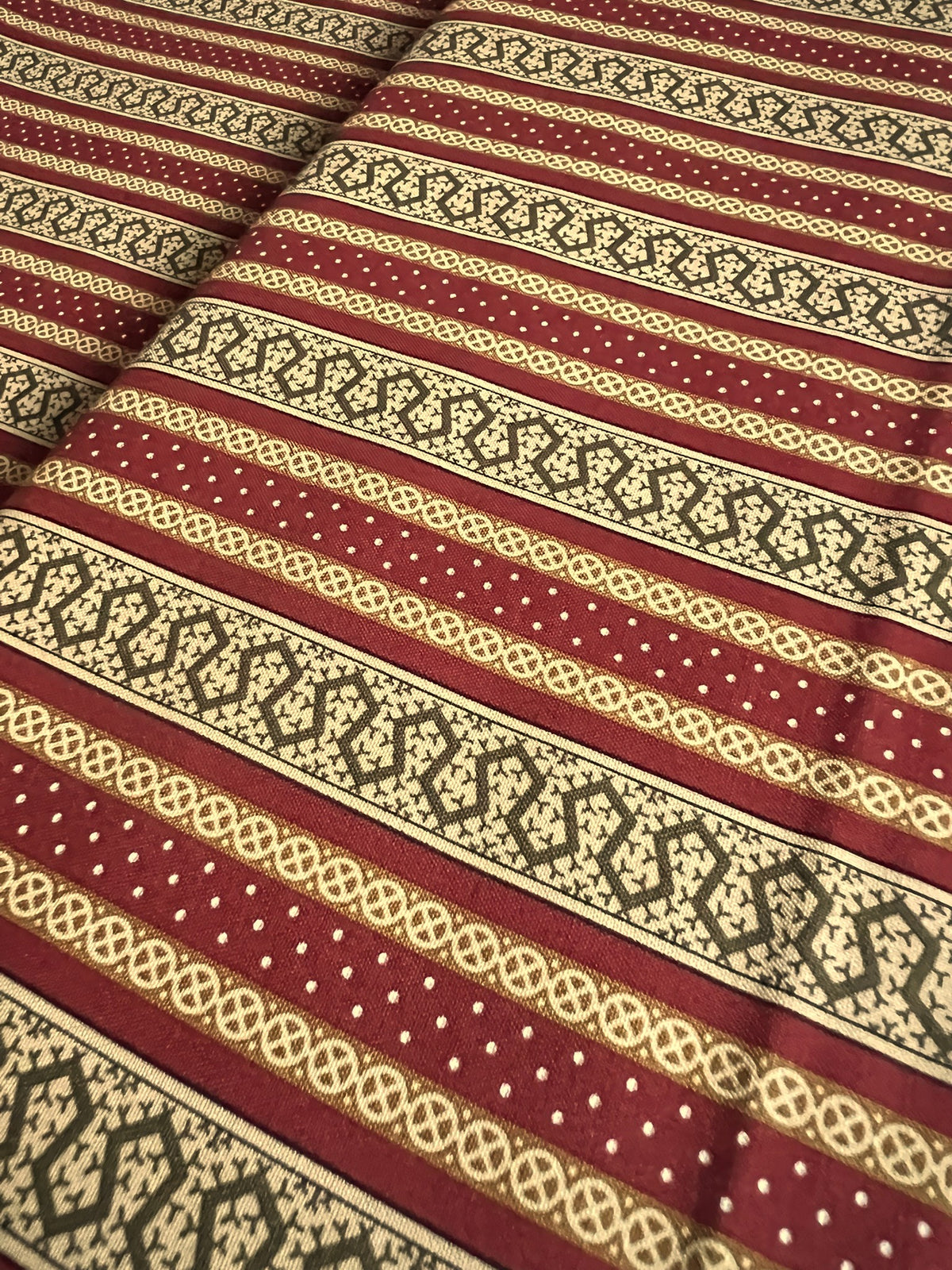 Makower Madison Manor - Thorn Stripe red