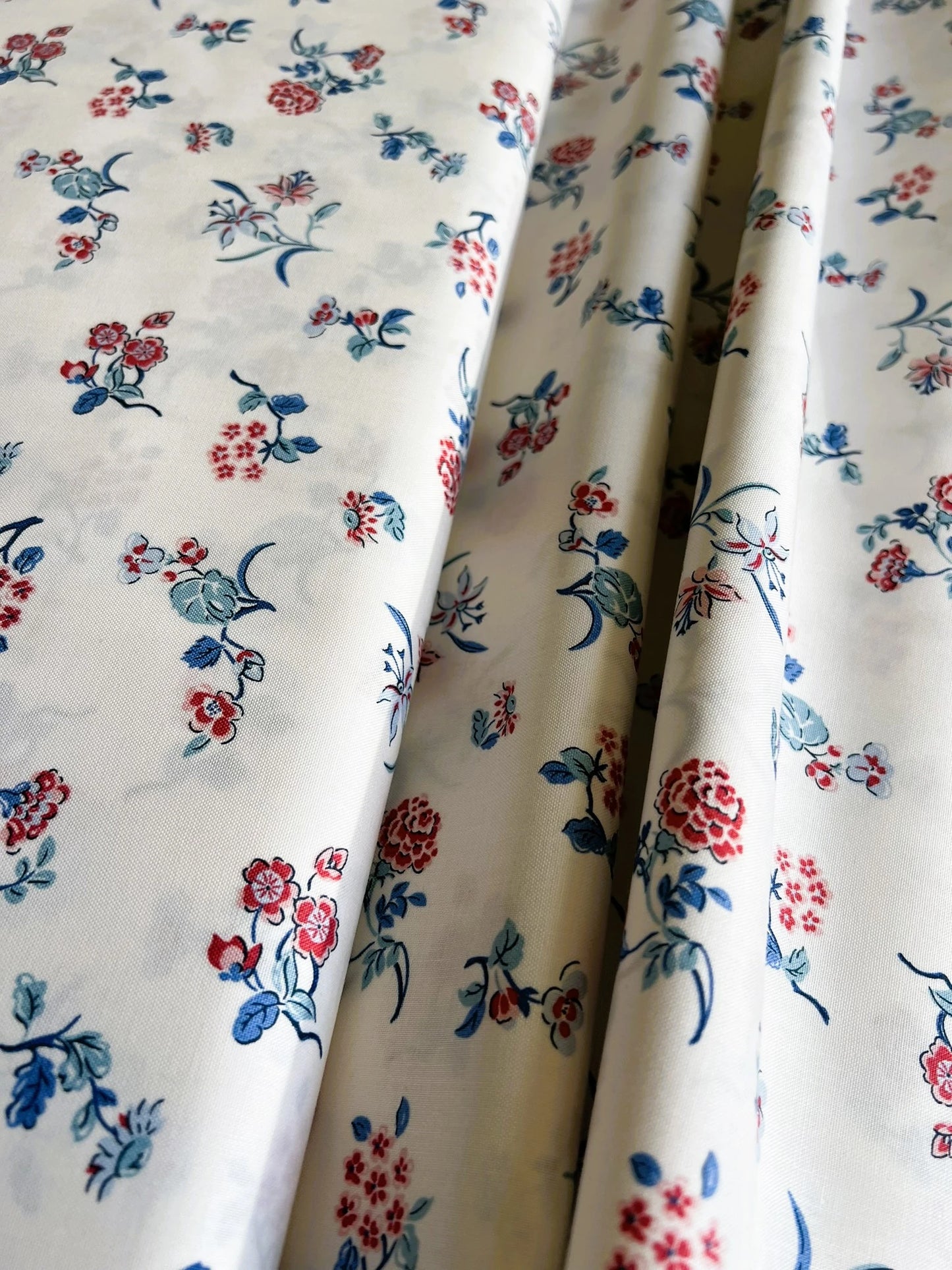 Liberty Fabric Arthur's Garden - Tumbling Posies