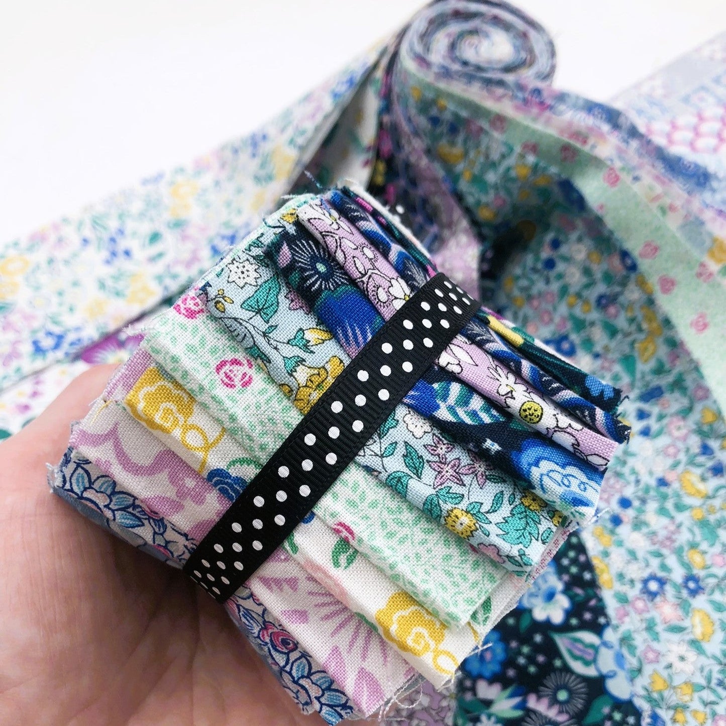 Jelly Roll Liberty quilting cotton - Deco Dance