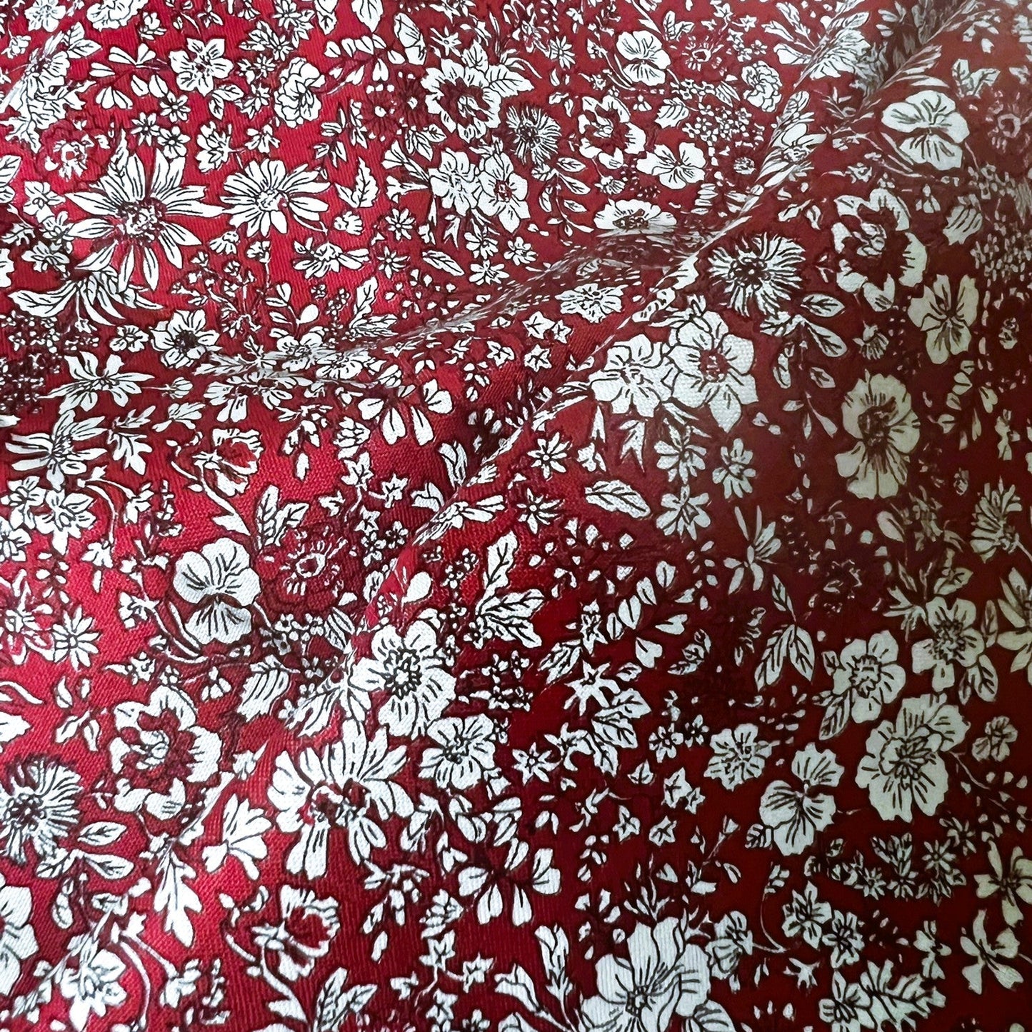 Liberty Fabric Flower Show Winter - Emily Silhouette red