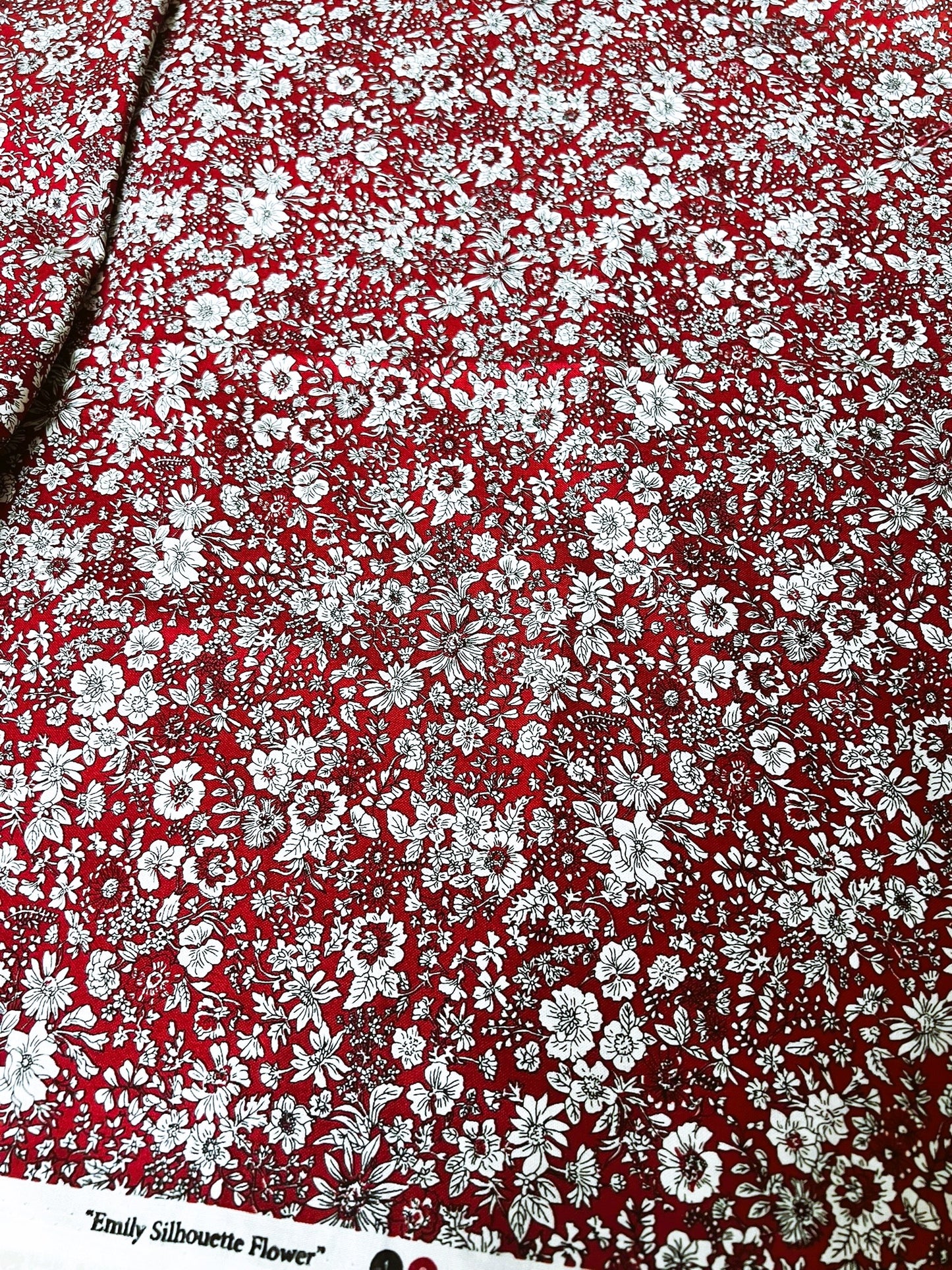 Liberty Fabric Flower Show Winter - Emily Silhouette red