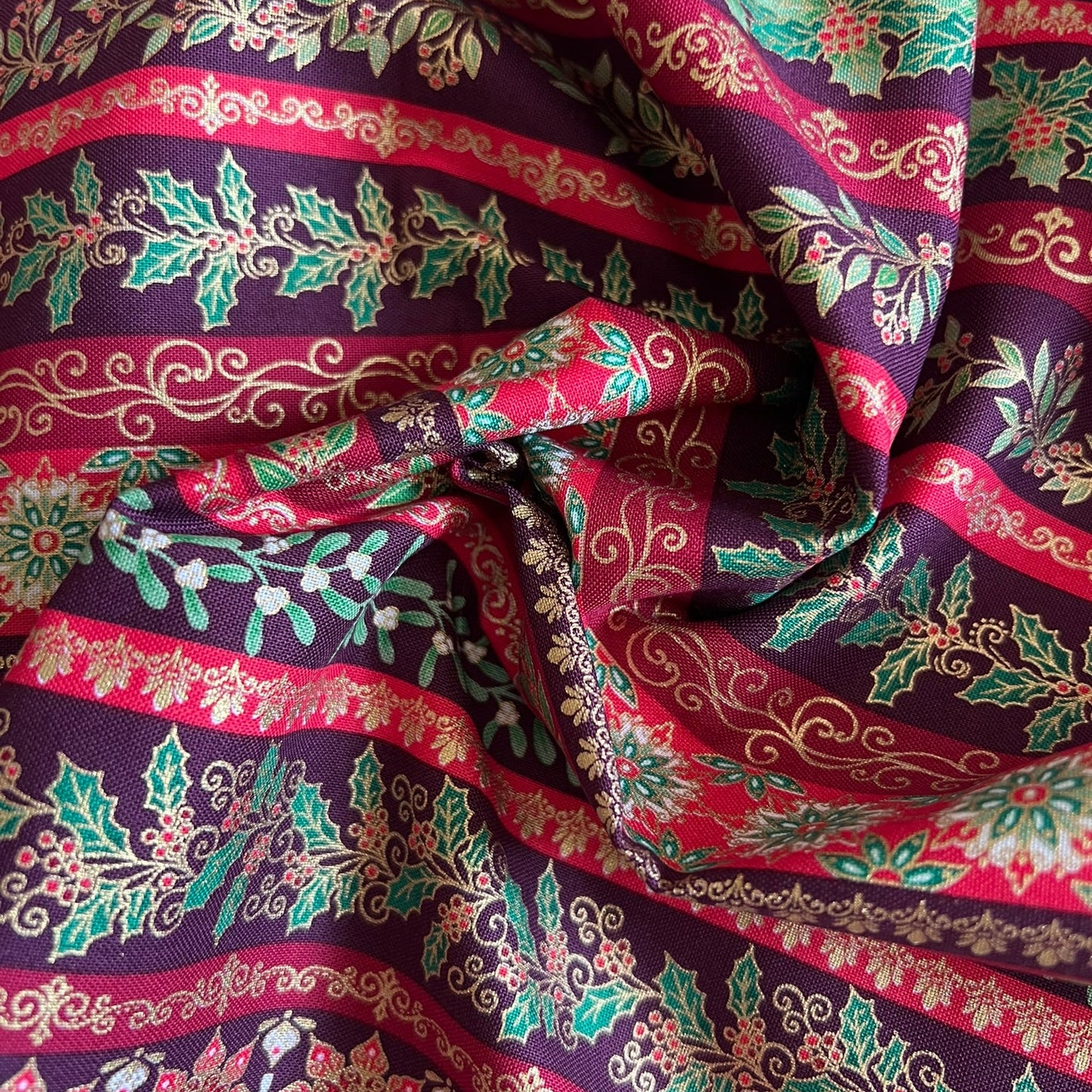 Makower Adorn Christmas Collection - Garland Stripe, burgundy