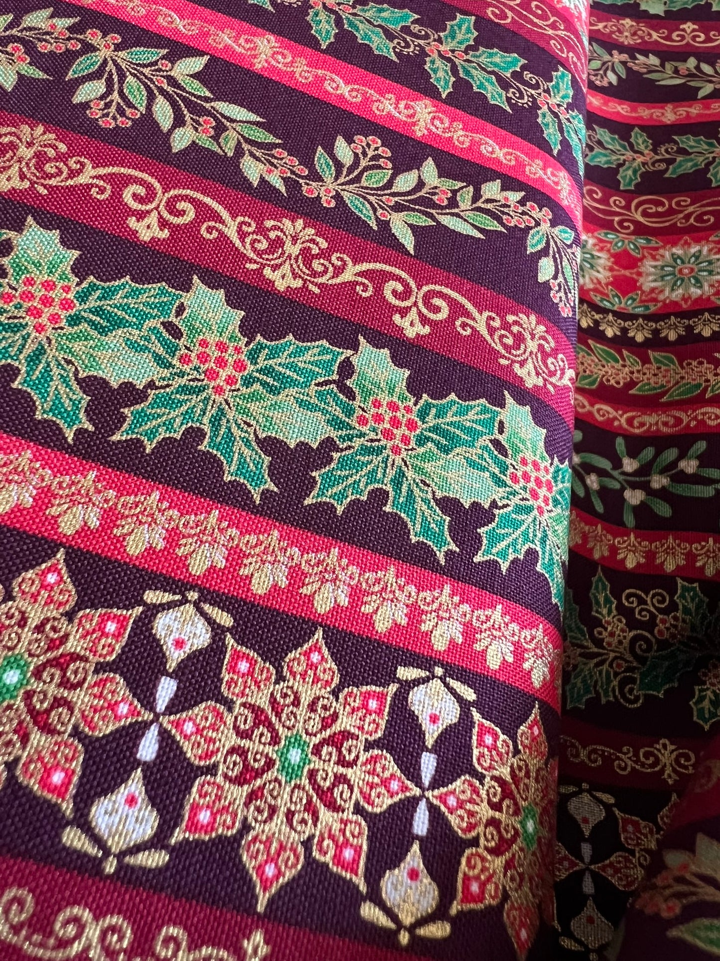 Makower Adorn Christmas Collection - Garland Stripe, burgundy