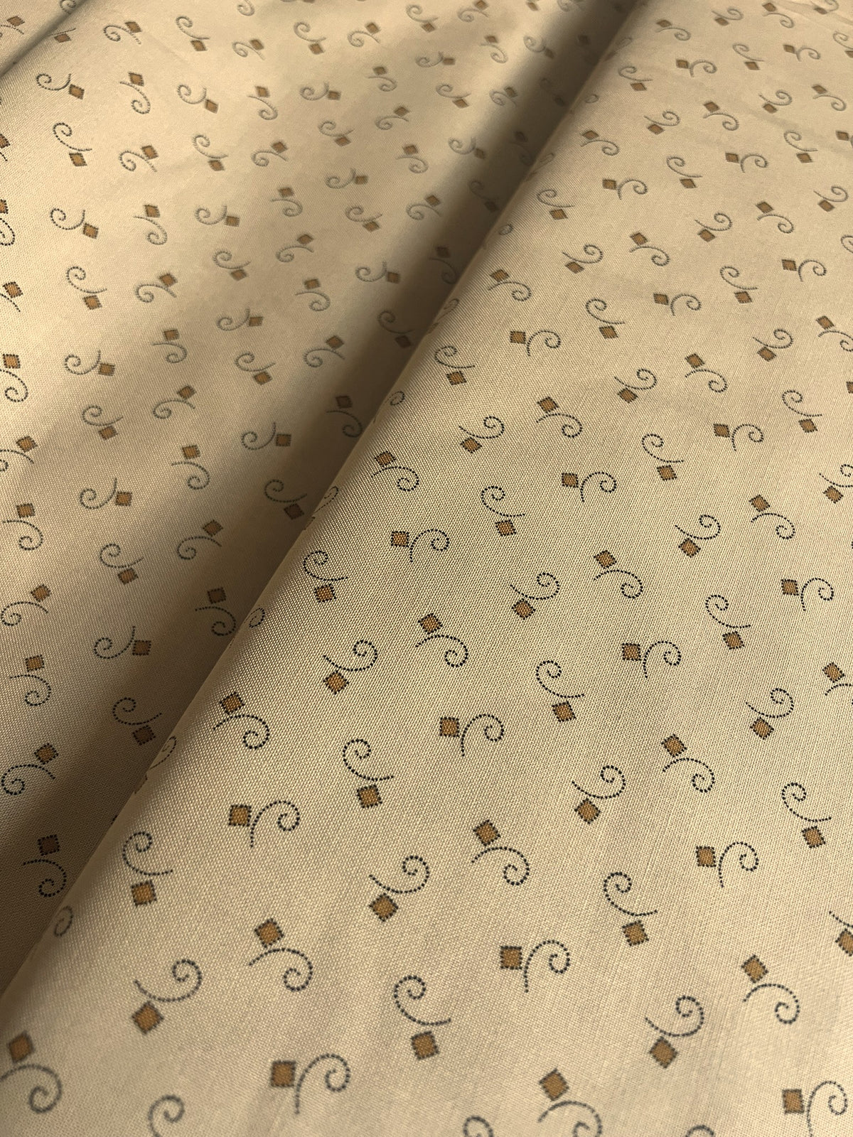 Makower Madison Manor - Square Curl tan