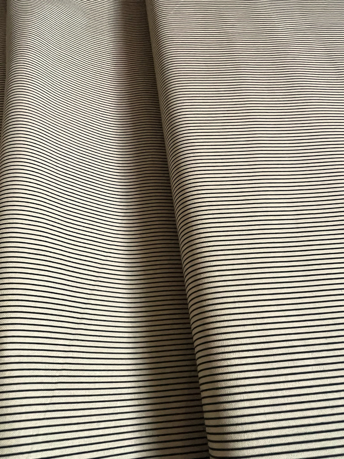 Makower Madison Manor - Thin Stripe cream