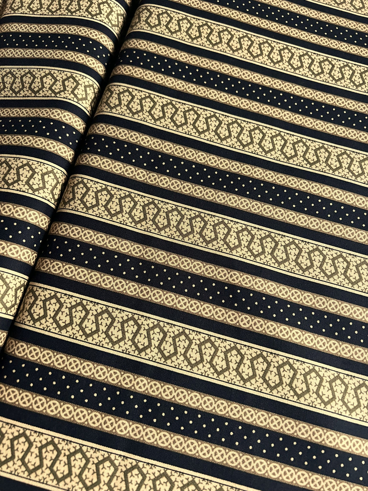 Makower Madison Manor - Thorn Stripe black