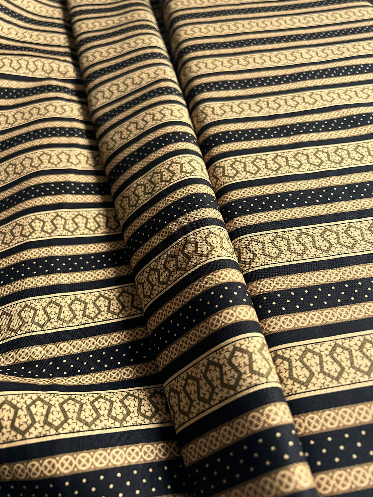 Makower Madison Manor - Thorn Stripe black