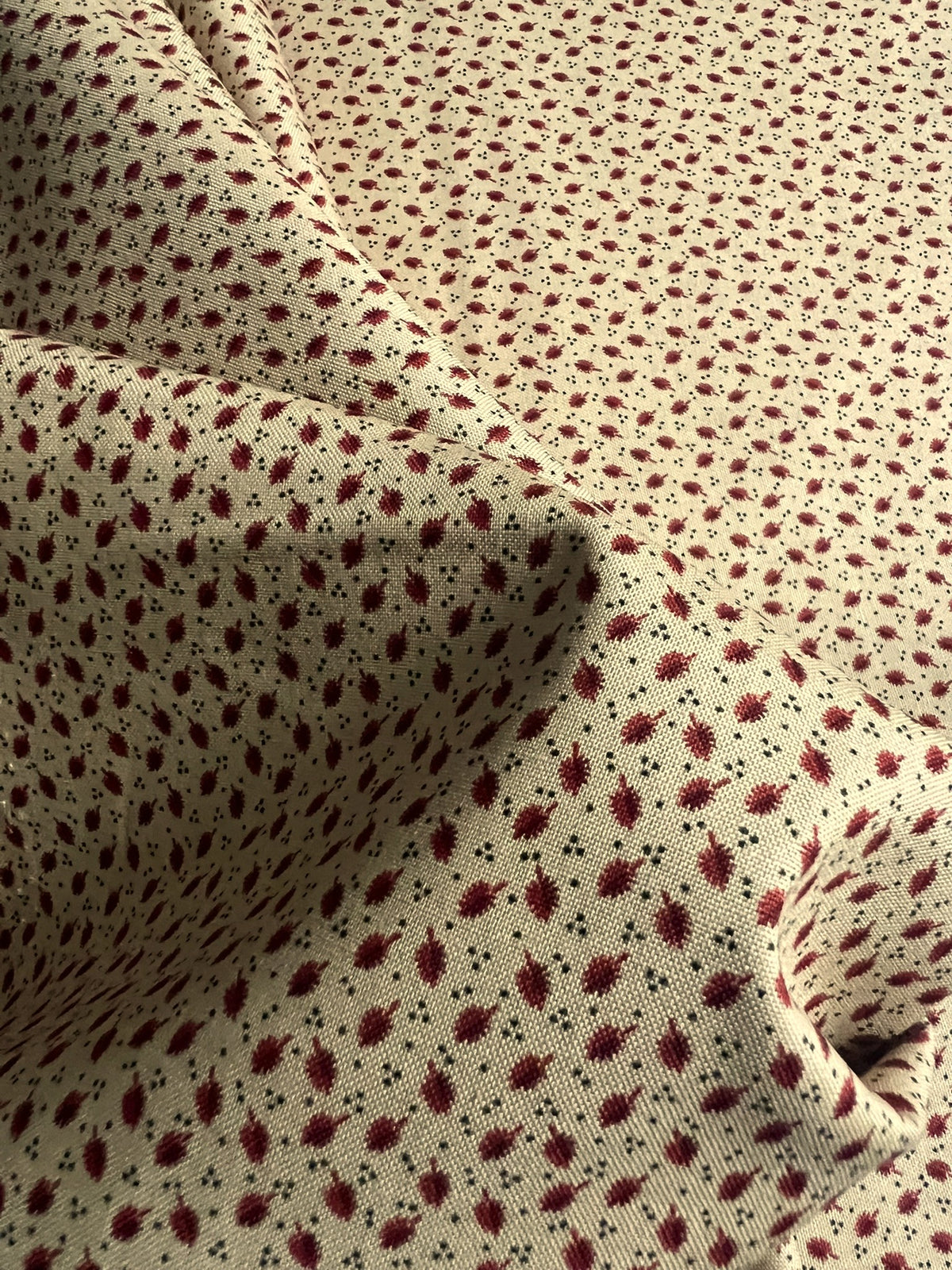 Makower Madison Manor - Tossed Leaf red