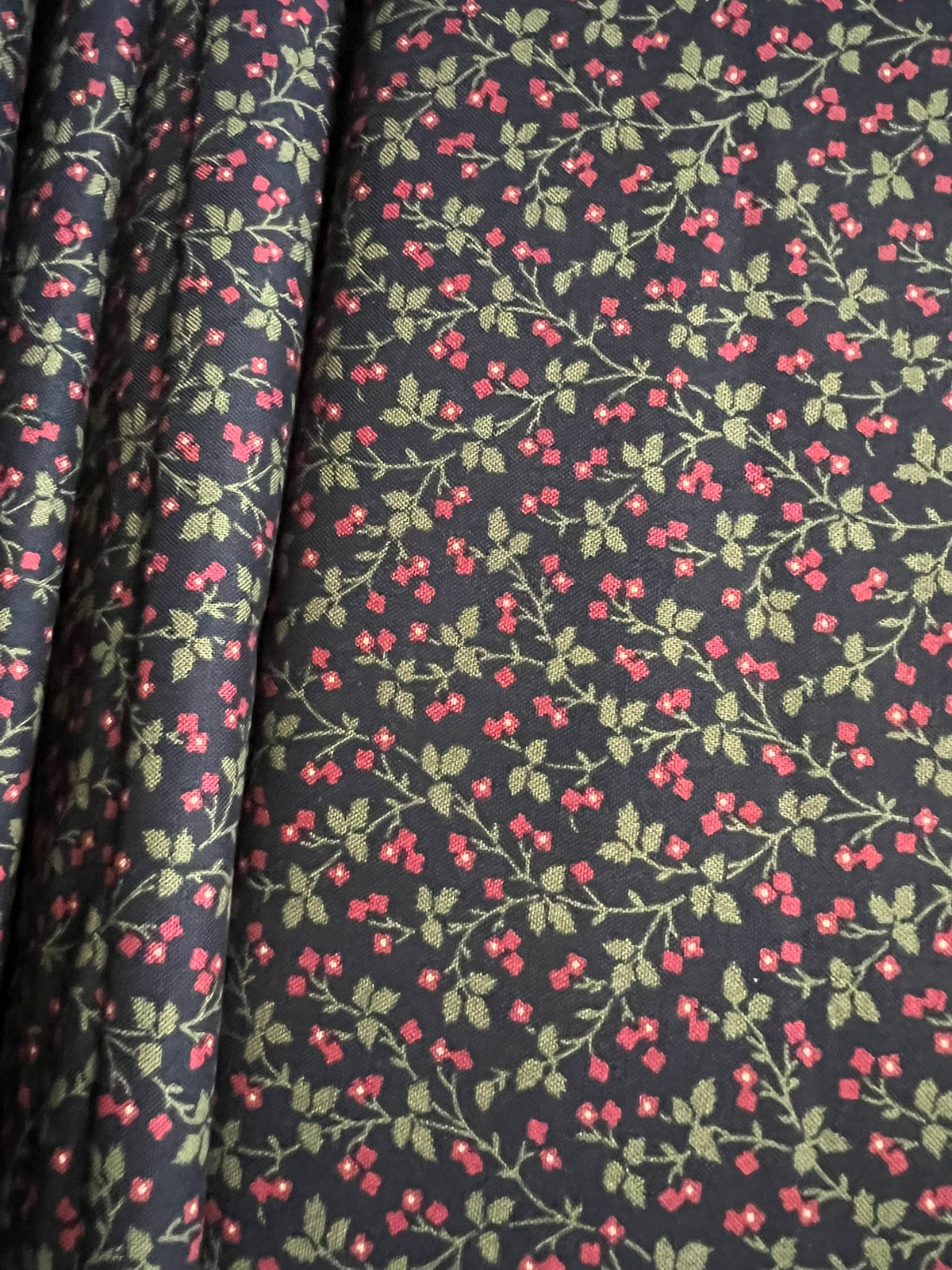 Makower Madison Manor - Vine black and red