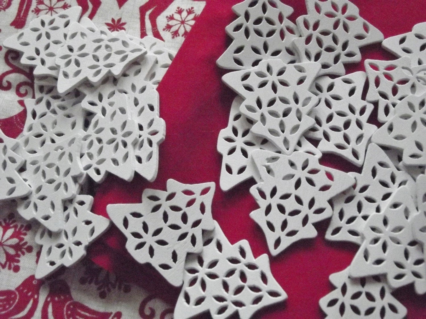 Christmas Tree Novelty Buttons - Wooden Lace Design